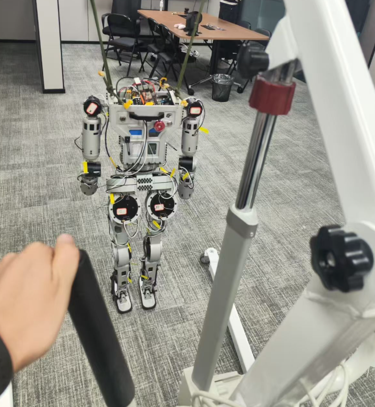 Indoor hoist test in a meeting room
