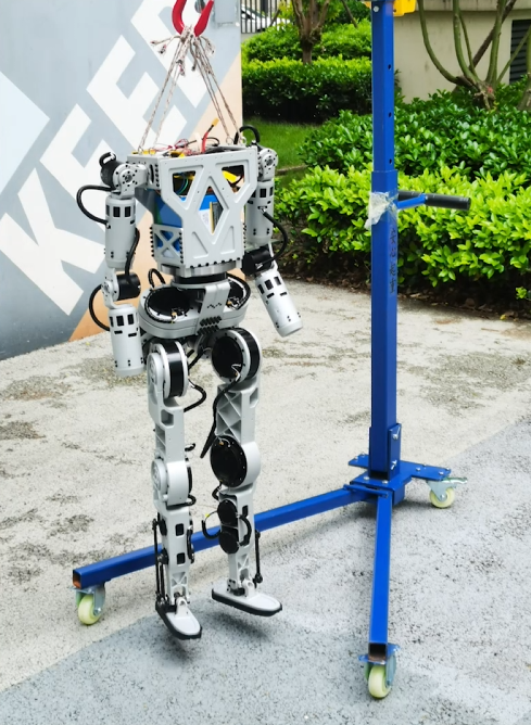NV-01 on a hoist outdoors